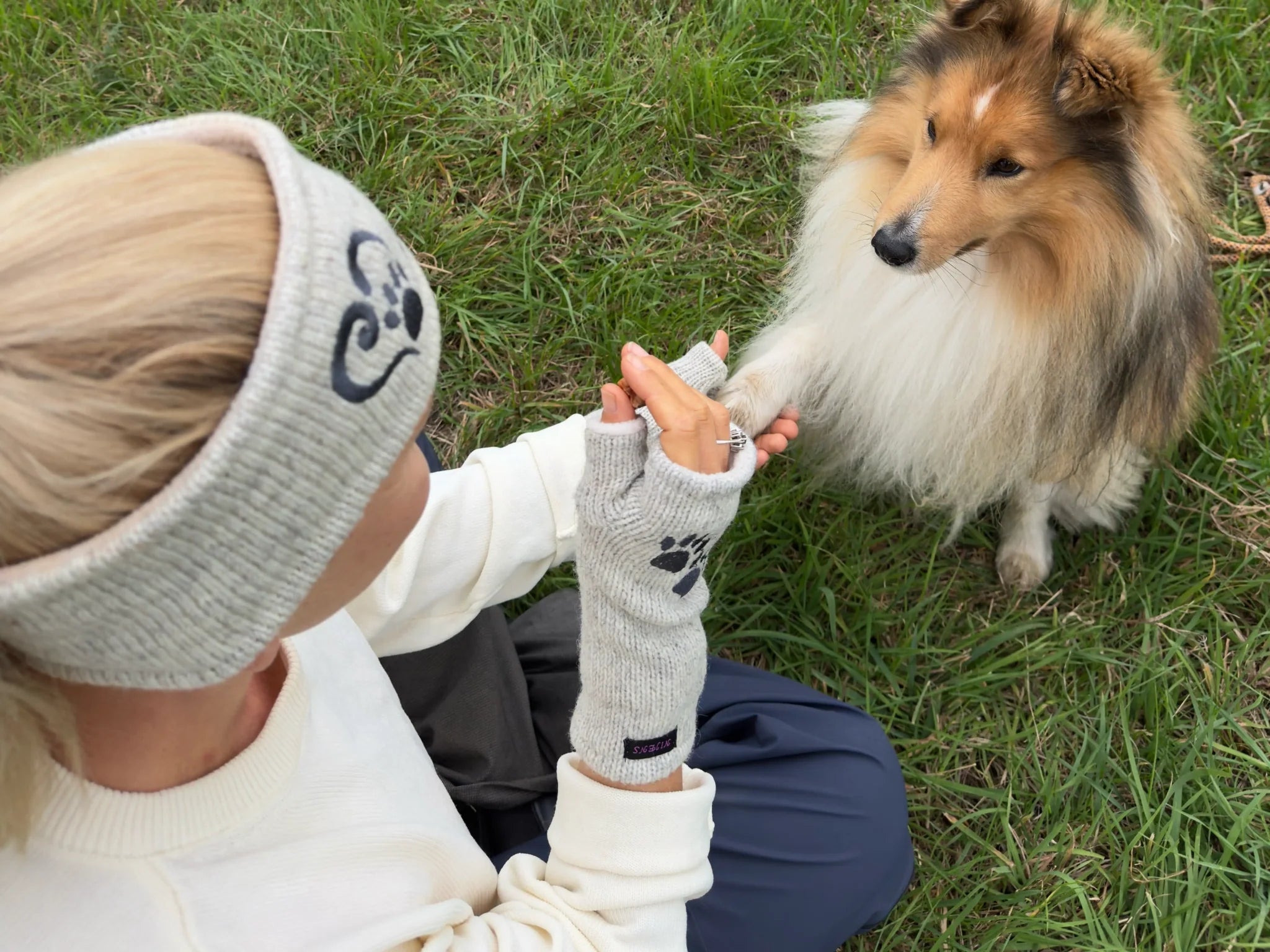 Fausthandschuhe & Pulswärmer mit Pfotenmotiv