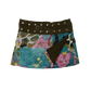 Wenderock aus Baumwolle Türkis mit floralem Muster. Der Rockbund ist aus Kordsamt Khaki und ist durch eine doppelte Druckknopfleiste größenverstellbar. An der Seite am Bund, gibt es zwei Metallringe zum Anhängen einer kleinen Stofftasche.