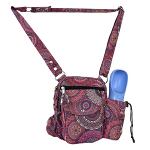 Vorderansicht der Tasche mit integrierter blauer Hundetrinkflasche im seitlichen Halter - Konstanz 71082 Nijens Shop