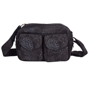 Gassi-Tasche, Bauchtasche sowie UmhĂ€ngetasche aus Canvasstoff, schwarz-weiĂen Blumenornamenten und ReiĂverschlussfach vorne mit zwei aufgesetzten, auswaschbaren LeckerliefĂ€chern.