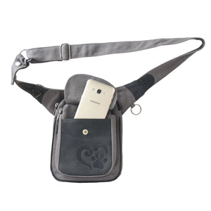 Gassi-Tasche Vintage Leder Charcoal mit Prägung Pfote im Herz 2