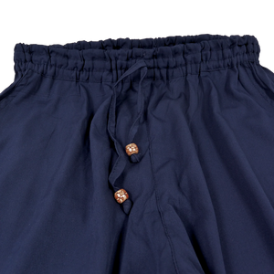 Hose aus Polyester, Violett mit elastischen Bund und Kordelzug am Saum . Zwei Holzperlen schmücken die Kordelenden