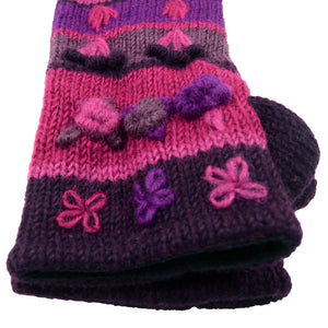 Nijens Pulswärmer aus Schurwolle in Pink, Lila und Bordeaux mit dekorativen Blumenstickereien und 3D-Blüten, fingerlose Handschuhe mit Daumen.