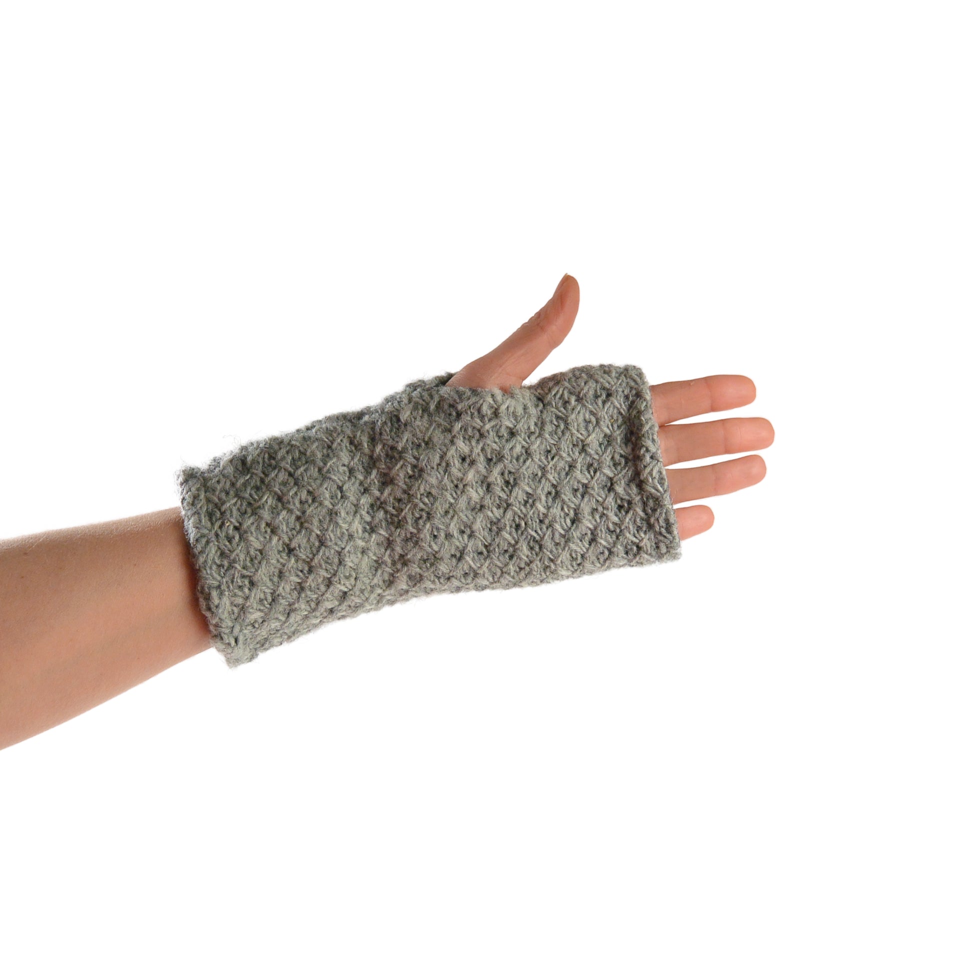 Handgestrickte Pulswärmer, Armstulpen aus Schurwolle in Hellgrau.