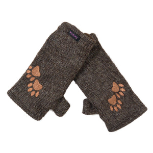 Braune Pulswärmer mit Daumenloch aus Schurwolle, mit Pfotenstickerei – warme Pulswärmer für Spaziergänge & Gassigehen im Winter