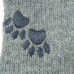 Hellgraue Pulswärmer mit Daumen aus Schurwolle, mit dunkelgrauem Pfotenmotiv