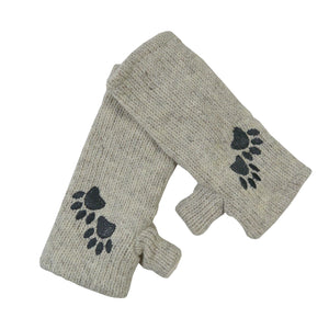 Pulswärmer mit Daumen aus Schurwolle in Perlmut-Farbe mit dunkelgrauer Pfotenstickerei – warme Handstulpen mit Fleecefutter für Gassigehen