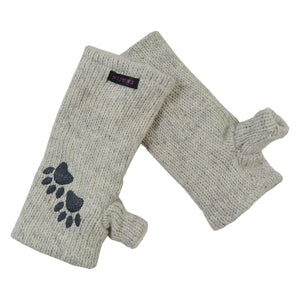 Pulswärmer mit Daumen aus Schurwolle in Perlmut-Farbe mit grauer Pfotenstickerei – warme Handstulpen mit Fleecefutter für Herbst und Winter