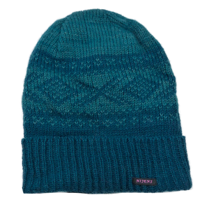 Handgestrickte Long Beanie Mütze aus Schurwolle. Zweifarbiges Norweger-Strickmuster Hell-Dunkelblau.