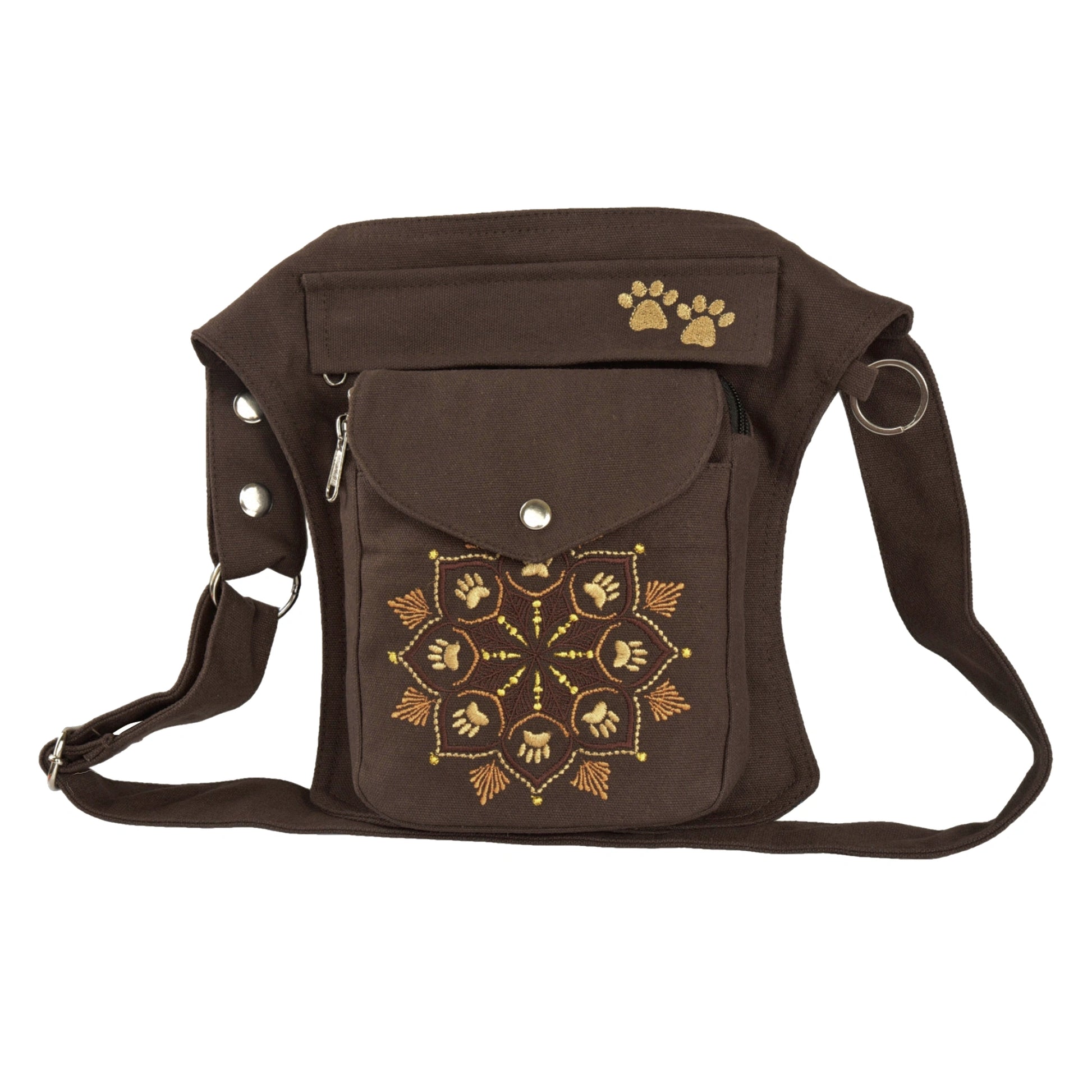 Gürteltasche aus Canvas-Stoff in  Braun mit Pfoten-Mandalastickerei. Diese Gürteltasche hat zwei Reißverschlussfächer vorne sowie ein Einsteckfach, welches durch einen Überschlag mit Druckknopf verschlossen wird. 