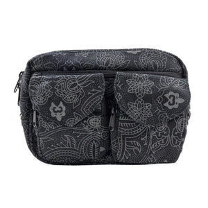 Gassi-Tasche, Bauchtasche sowie UmhĂ€ngetasche aus Canvasstoff, Schwarz mit floralen Ornamenten, ReiĂverschlussfach vorne mit zwei aufgesetzten, auswaschbaren LeckerliefĂ€chern.