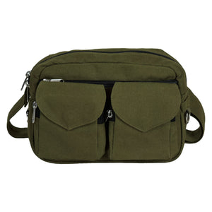 Gassi-Tasche, Bauchtasche sowie UmhĂ€ngetasche aus Canvasstoff, LindgrĂŒn, und ReiĂverschlussfach vorne mit zwei aufgesetzten, auswaschbaren LeckerliefĂ€chern.