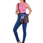 Nijens Hundetasche Brandenburg mit verstellbarem Gurt und D-Ring, getragen als Crossbodybag