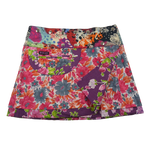 Sommerrock Baumwolle bunt mit Blumenmuster und Tasche. Tragbar von zwei Seiten. Umfang ist einstellbar mit einer doppelten Druckknopfleiste.