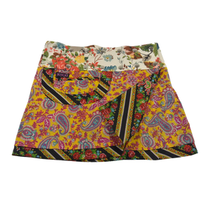 Sommerrock Baumwolle, Gelb, mit Paisley und Tasche. Tragbar von zwei Seiten. Umfang ist einstellbar mit einer doppelten Druckknopfleiste.