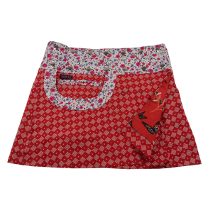 Sommerrock Baumwolle, Rot mit Muster und Tasche. Tragbar von beiden Seiten. Umfang ist einstellbar mit einer doppelten Druckknopfleiste am Rockbund „Weiß mit Blumenmuster“.