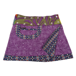 Sommerrock Baumwolle, Violett mit Schmetterlingmuster und Tasche. Tragbar von zwei Seiten. Umfang ist einstellbar mit einer doppelten Druckknopfleiste.