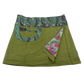 Sommerrock Baumwolle, Grün, Zickzackmuster mit Tasche. Tragbar von beiden Seiten. Umfang ist einstellbar mit einer doppelten Druckknopfleiste am Rockbund „dunkelgrün mit Paisley“.