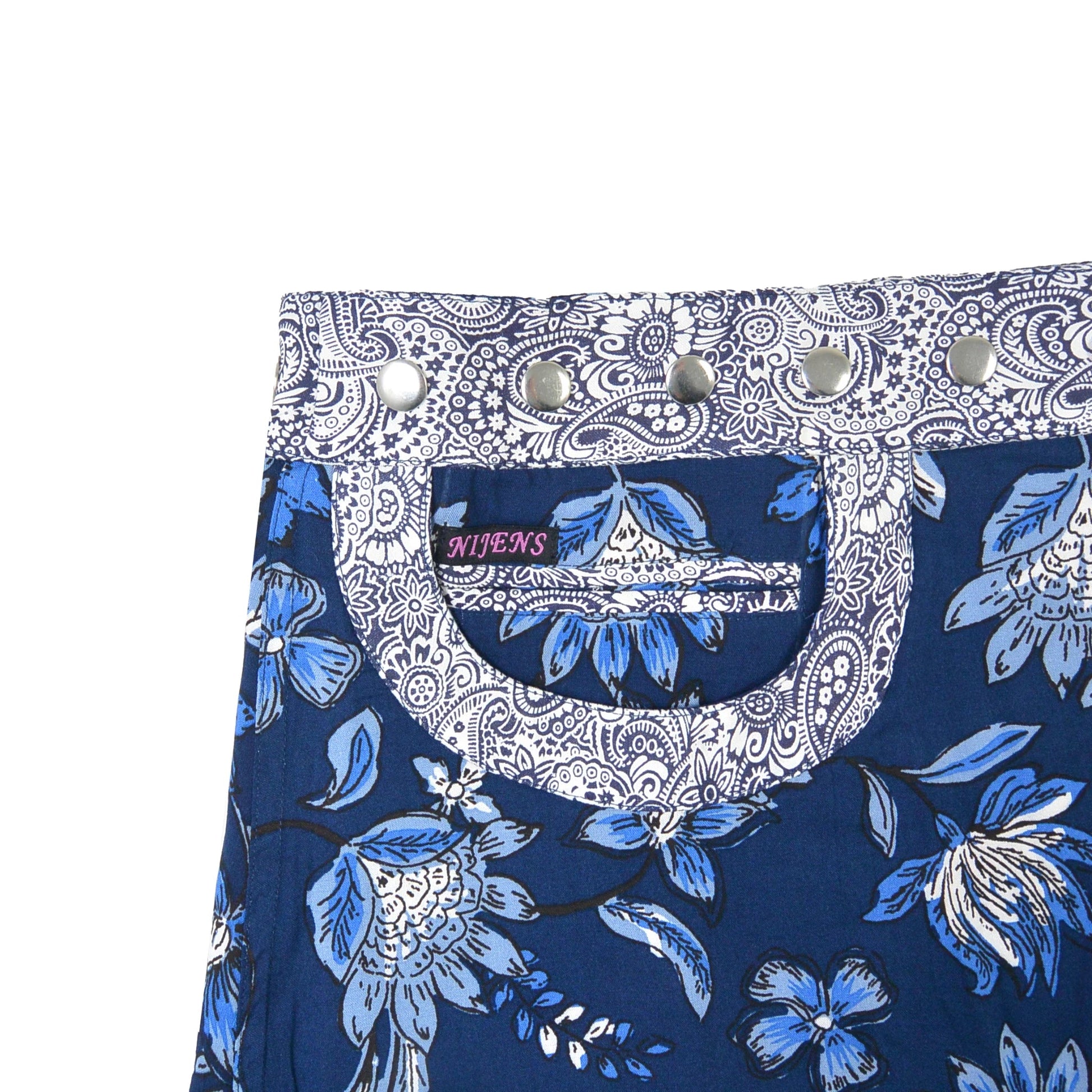 Beidseitig tragbarer Wickelrock mit Eingriffstasche und Einsteckfach aus Baumwolle in Dunkelblau und Weiß mit Paisley- und Blumenmuster.