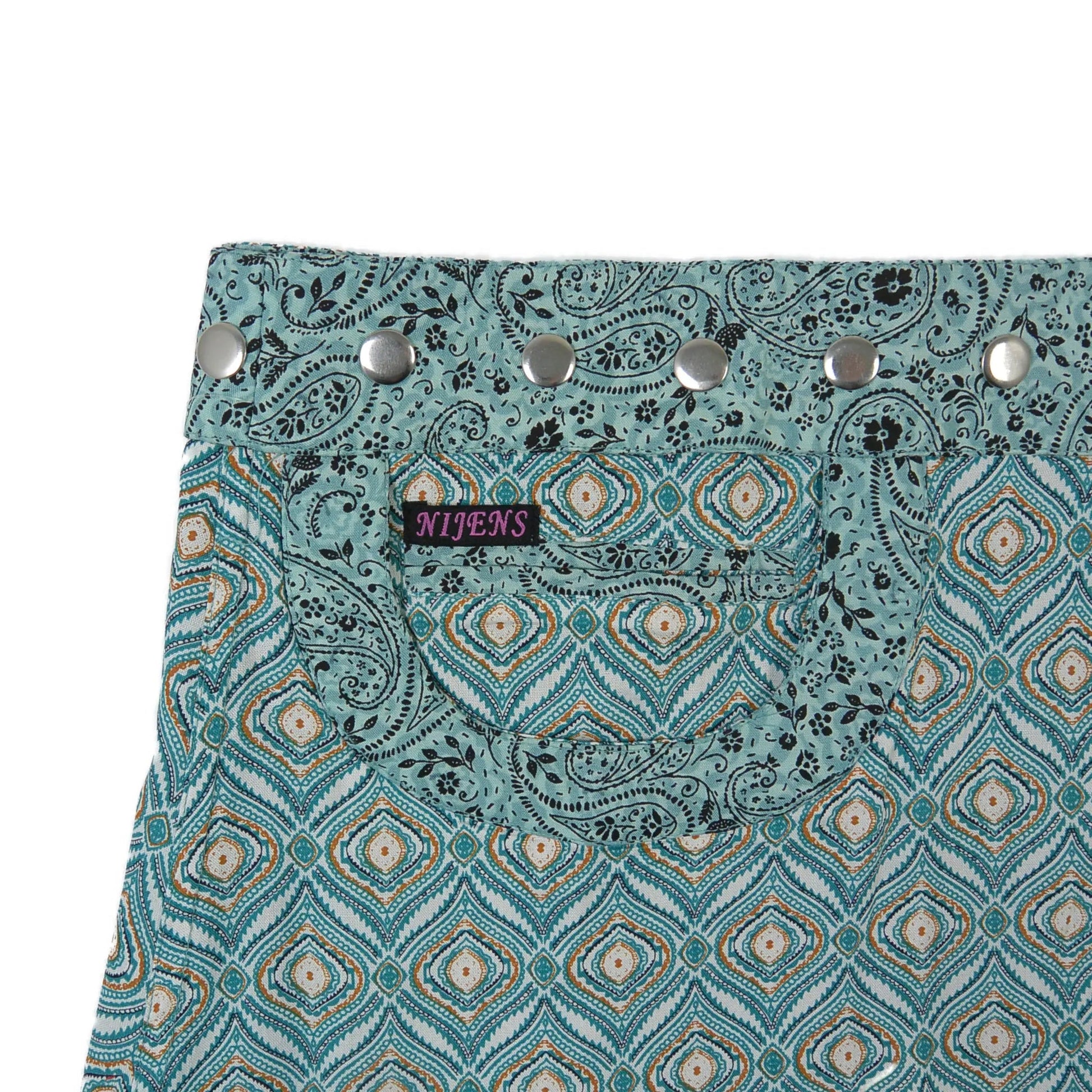 Beidseitig tragbarer Wickelrock mit Eingriffstasche und Einsteckfach aus Baumwolle in Türkis mit Retro Muster- und Paisley.