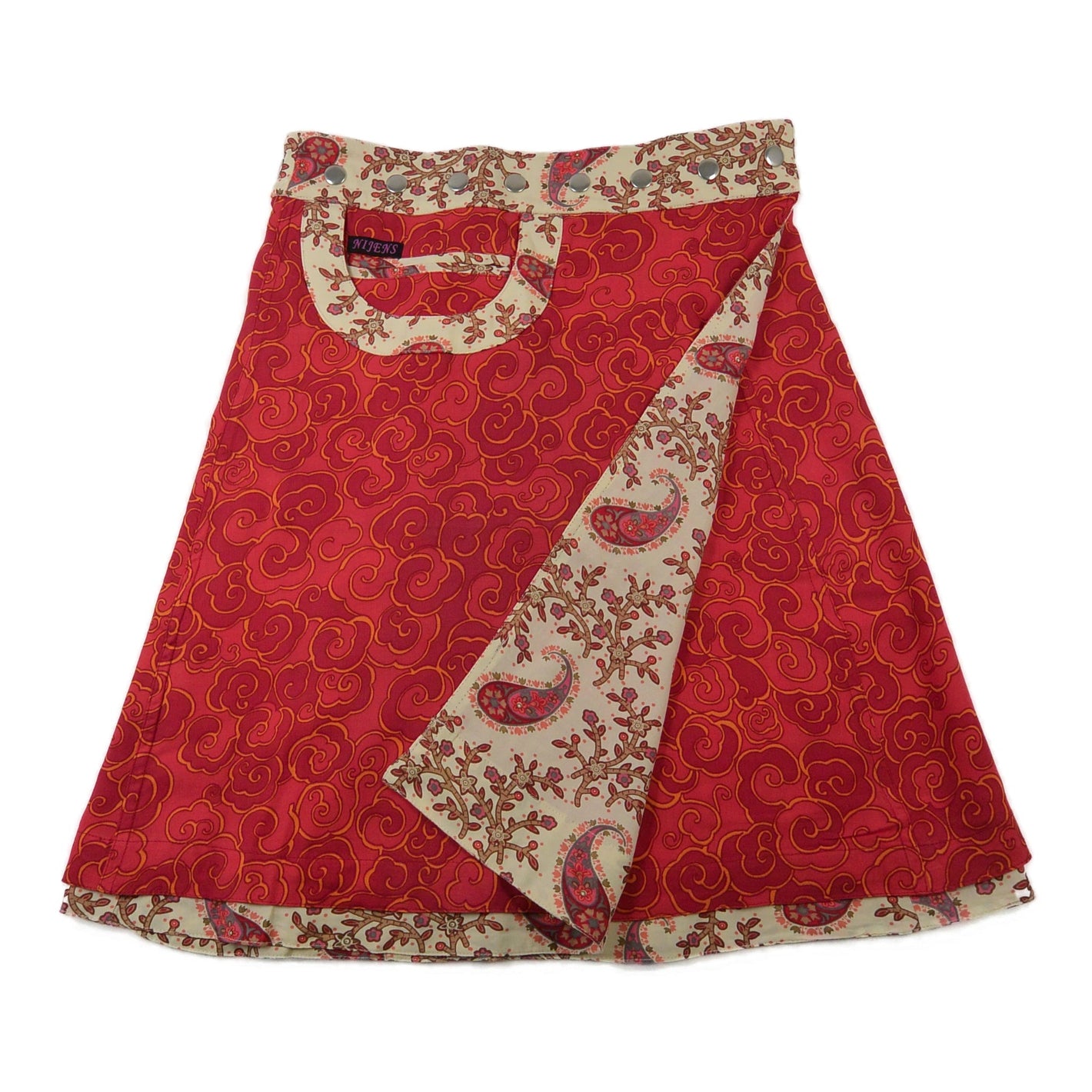 Beidseitig tragbarer Wickelrock mit Eingriffstasche und Einsteckfach aus Baumwolle in Rot und Beige mit  Muster - und Paisley. Rockbund ist mit einer Druckknopfleiste einstellbar.