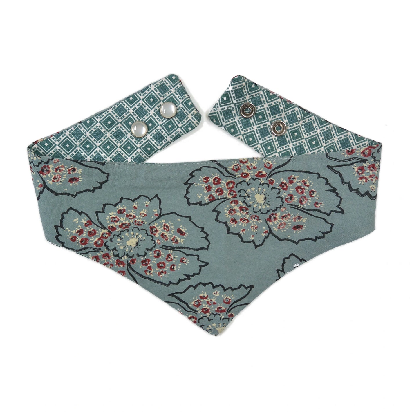 Dreieckige Hundehalstuch mit Chunk Glas-Druckknöpfen, Stoff Halstuch mit Floralen Motiven Grau-Blau-Weiß.