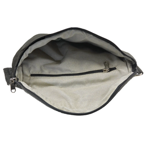 Bauchtasche sowie Crossbodybag aus Cordstoff Lodengrün mit integriertem Reißverschlussfach im Hauptfach.