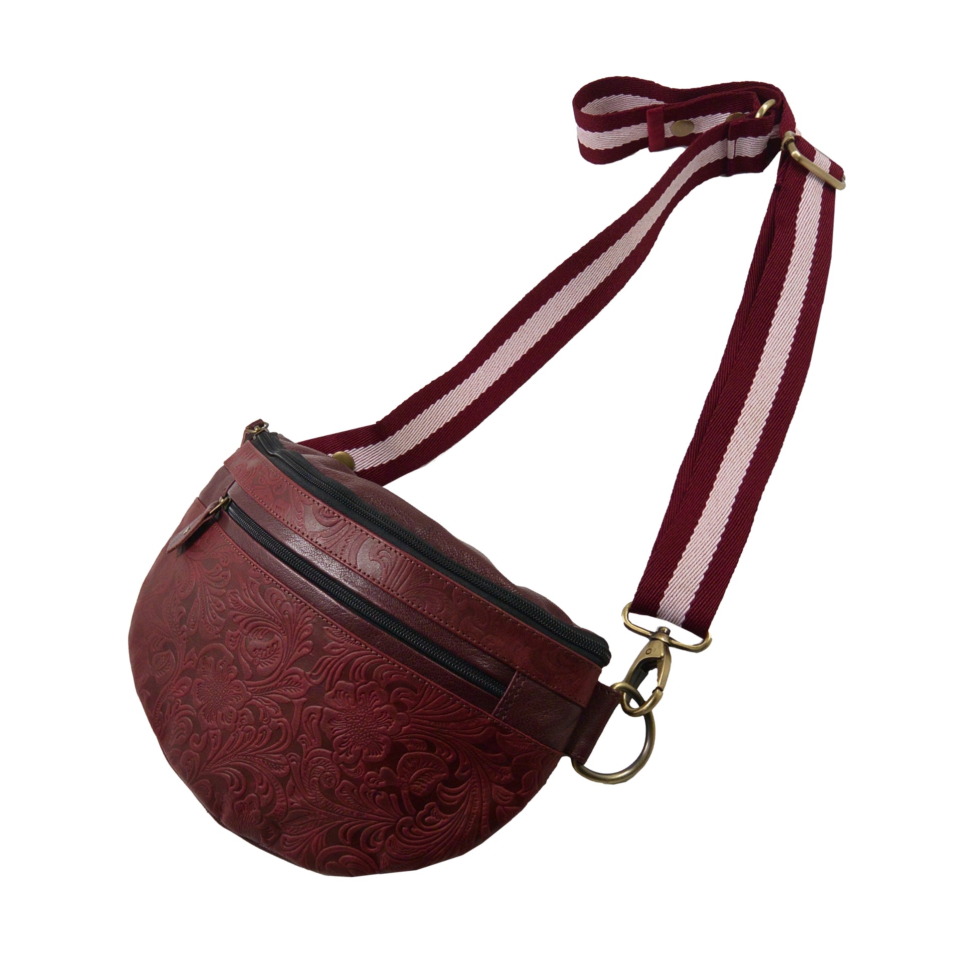 Seitenansicht: Crossbody-Bag sowie Bauchtasche aus Leder in Rot mit floraler Prägung. Das Hauptfach hat ein integriertes Fach mit Reißverschluss und ein Reißverschlussfach vorne.