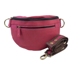 Crossbody-Bag sowie Bauchtasche aus Leder, Pink, mit einem Hauptfach und einem Reißverschlussfach vorne.