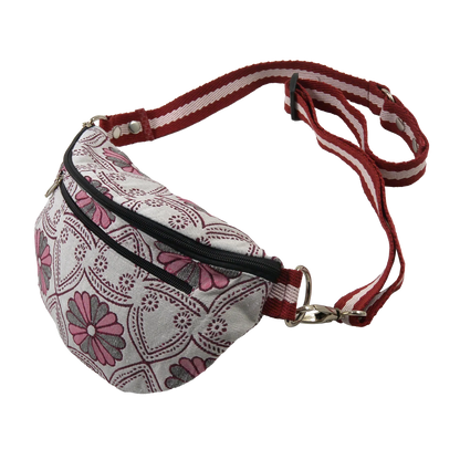 Bauchtasche sowie Crossbodybag aus Dari-Stoff mit Blumenmotiv und Ornamenten. Großes Hauptfach und ein Reißverschlussfach vorne.