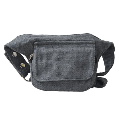 Nijens Bauchtasche Dublin aus Stoff in Grau, Frontansicht mit geschlossener Klappe und verstellbarem Hüftgurt.