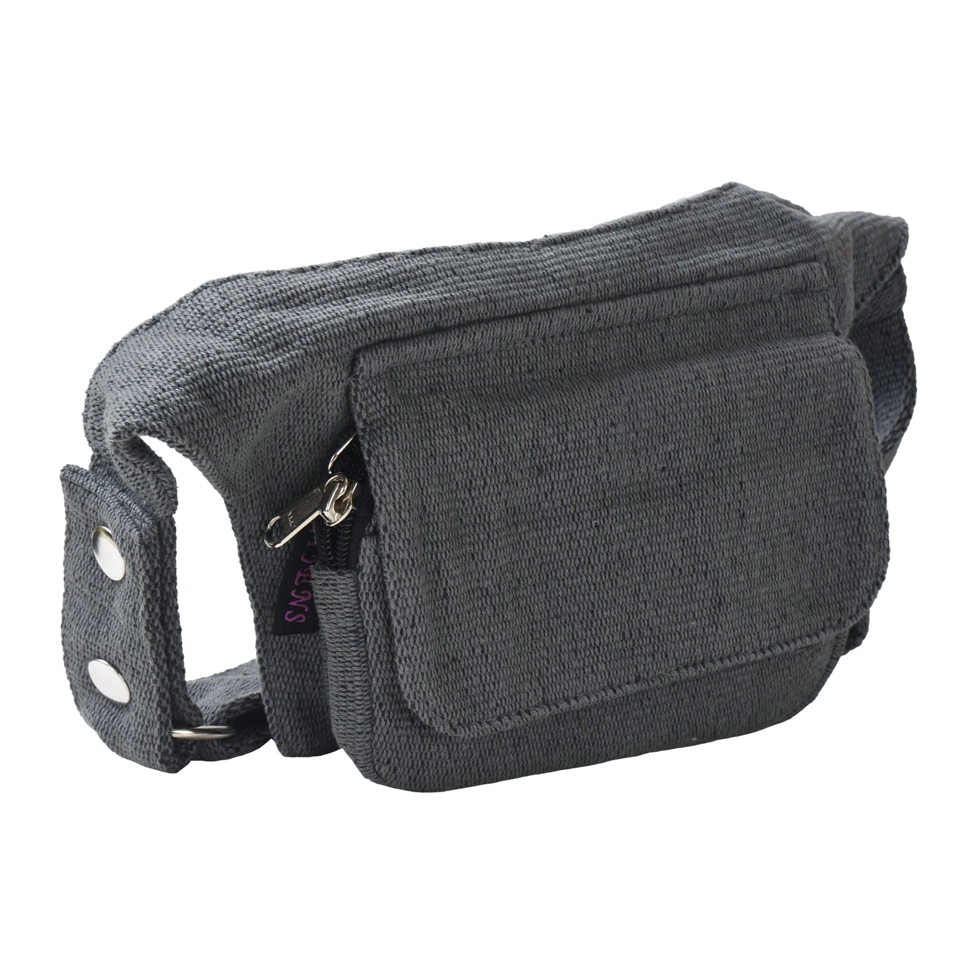 Nijens Bauchtasche Dublin aus Stoff in Grau, Seitenansicht mit geschlossener Klappe und verstellbarem Hüftgurt.