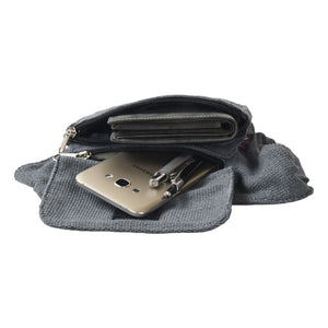 Nijens Bauchtasche Dublin in Grau, Klappe geöffnet mit Handyfach.