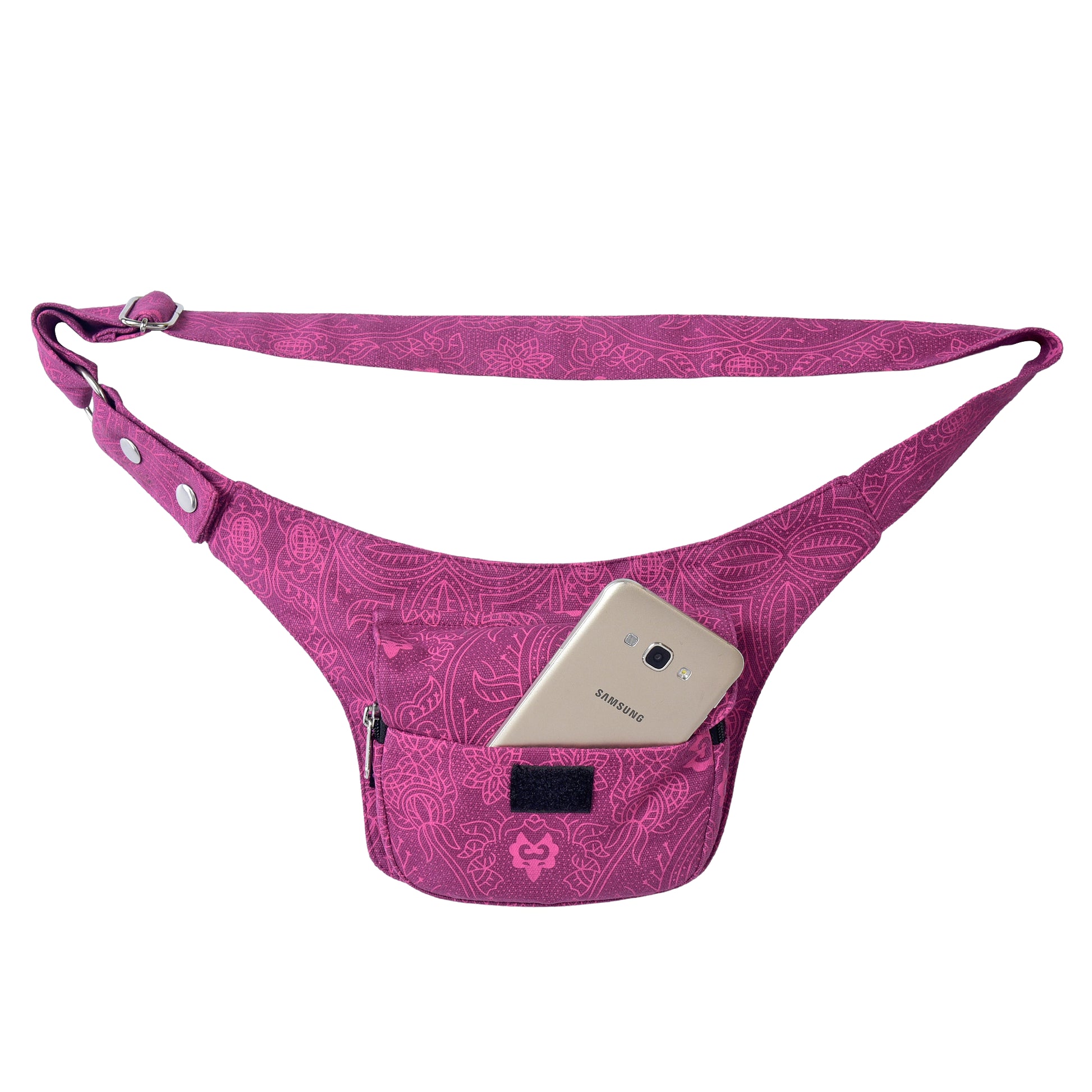 Nijens Bauchtasche aus 100% Baumwolle Fuchsia, Trageansicht mit Klettfach und eingestecktem Smartphone, langer verstellbarer Gurt sichtbar.