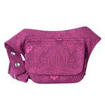 Nijens Hüfttasche Dublin in Fuchsia mit Paisley-Design, Frontansicht mit Reißverschlussfach und verstellbarem Gurt.
