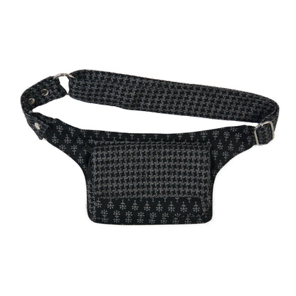 Bauchtasche aus Stoff Schwarz mit Blumenmuster