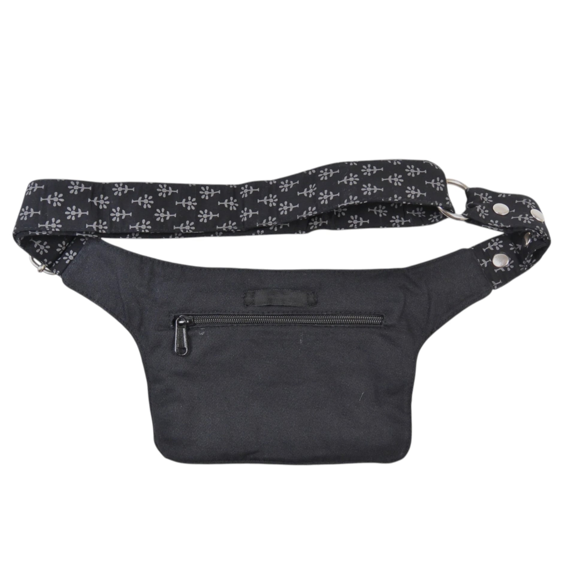 Bauchtasche aus Stoff Schwarz mit kleinem Blumenmuster. Rückansicht.