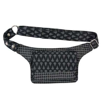 Bauchtasche aus Stoff Schwarz mit Blumenmuster