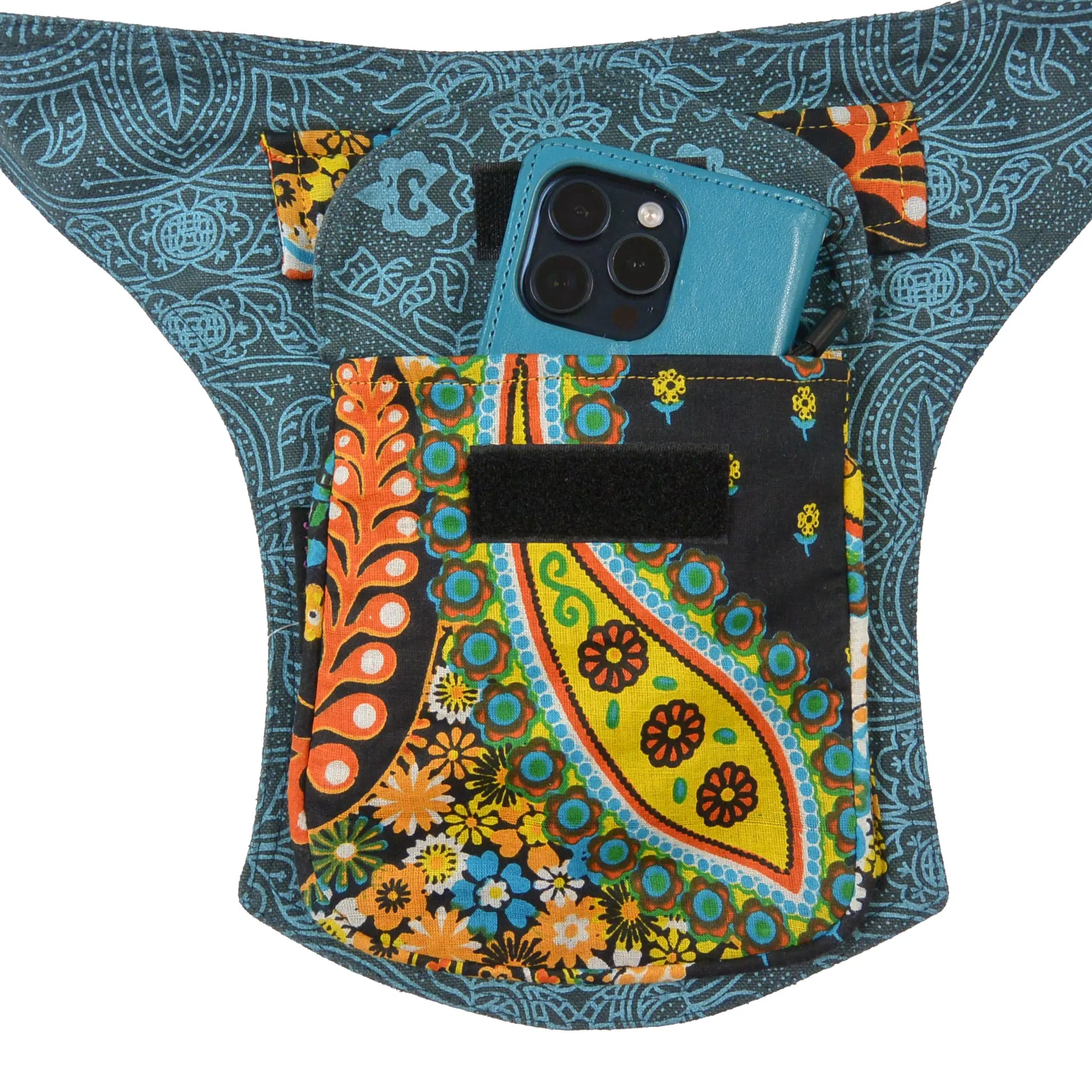 Detailansicht der Festival-Gürteltasche Madrid von Nijens – Reißverschlussfach mit Platz für das Handy