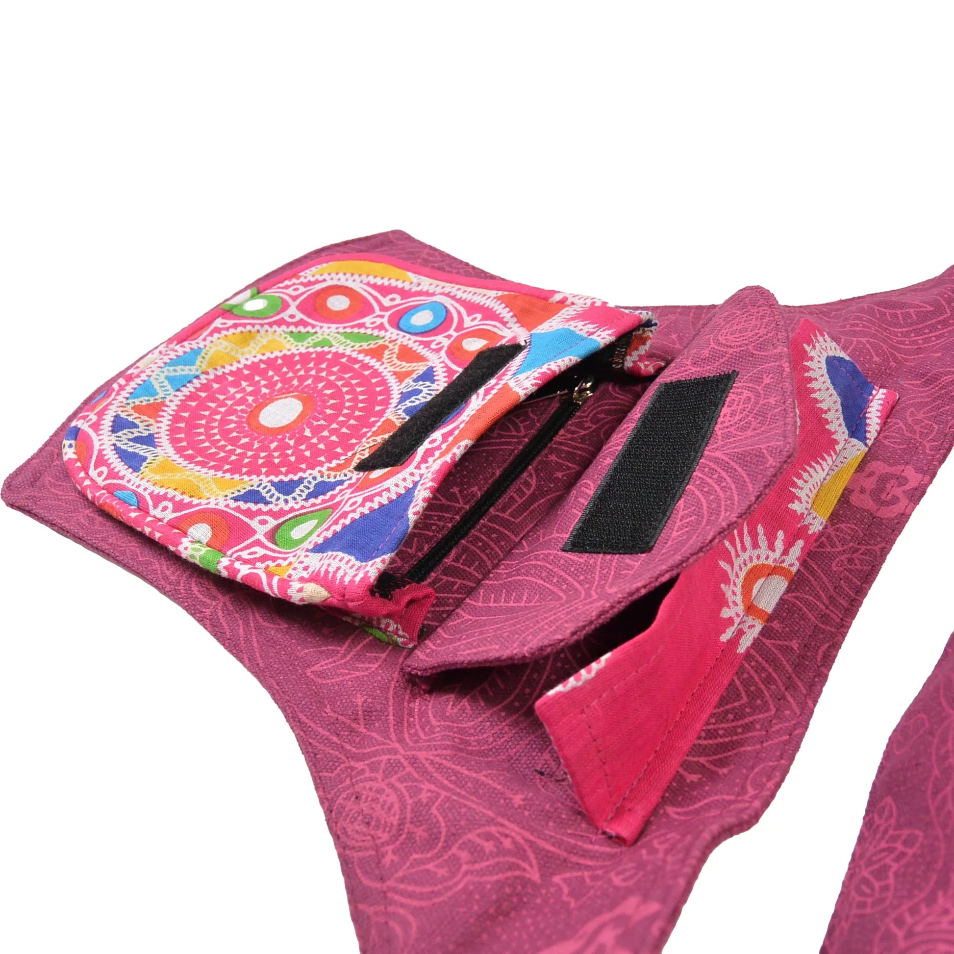 Rosa Gürteltasche im Ethno-Stil mit Mandala-Muster – Festival Bauchtasche Madrid von Nijens. Fronttasche mit Klettverschluss und verstecktem Reißverschlussfach innen.