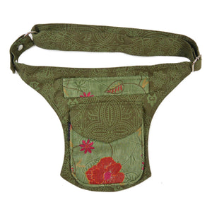 Grüne Gürteltasche im Ethno-Stil mit Blumenmuster – Festival Bauchtasche Madrid von Nijens, Vorderansicht