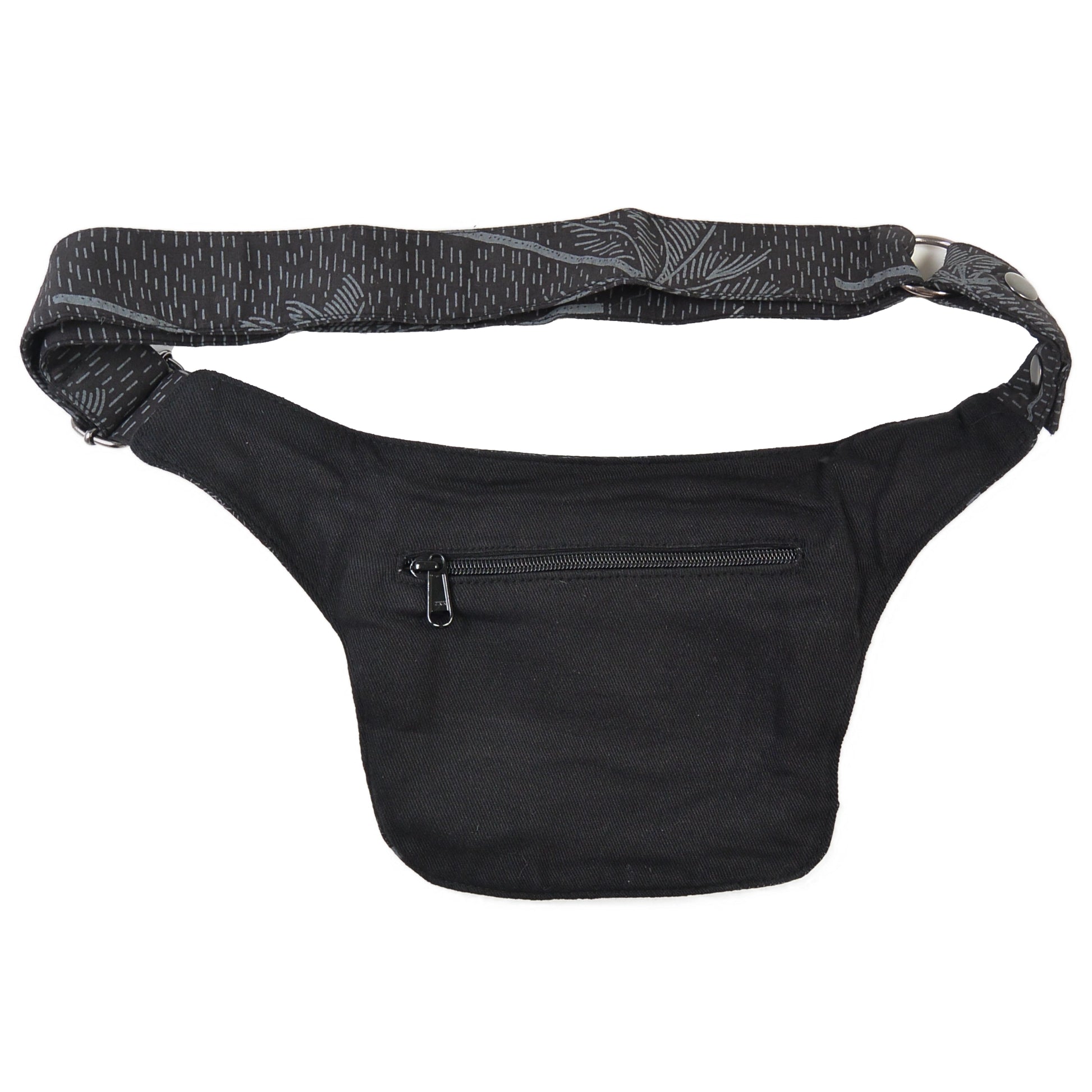 Rückseite der Nijens Hüfttasche aus Baumwoll-Stoff in Schwarz mit Reißverschlussfach.