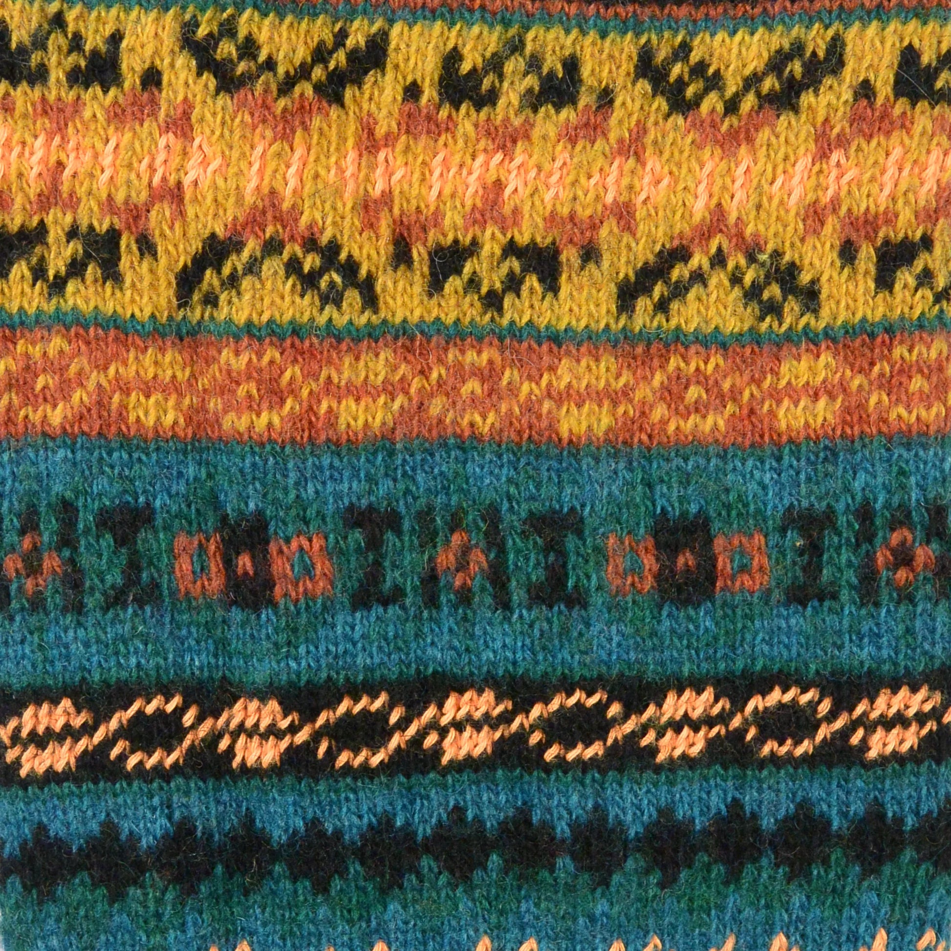 Detailaufnahme des farbenfrohen Jacquard-Strickmusters der Beinstulpen Rosenheim in Türkis, Gelb und Orange