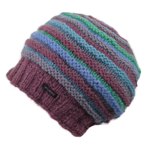 Rippenmütze, handgestrickte Wollmütze aus 100% Schurwolle mit farblich unterschiedlichem Rippenstrick. Lila, Blau, Grün.