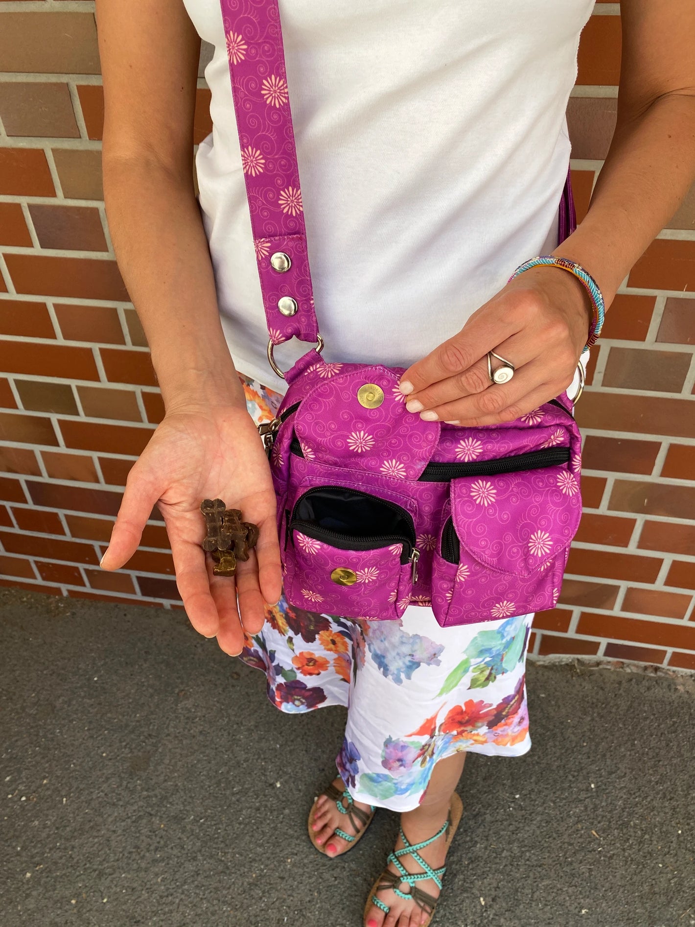 Frauen Bauchtasche, Umhängetasche aus Stoff Fuchsia, mit floralem Muster, Beltbag Nijens