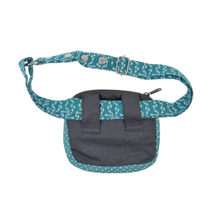 Kinder Gürteltasche Nijens in Türkis mit Anker- und Punkte-Muster, leichte Bauchtasche für Kinder mit verstellbarem Gurt und Reißverschlussfach. Rückansicht.