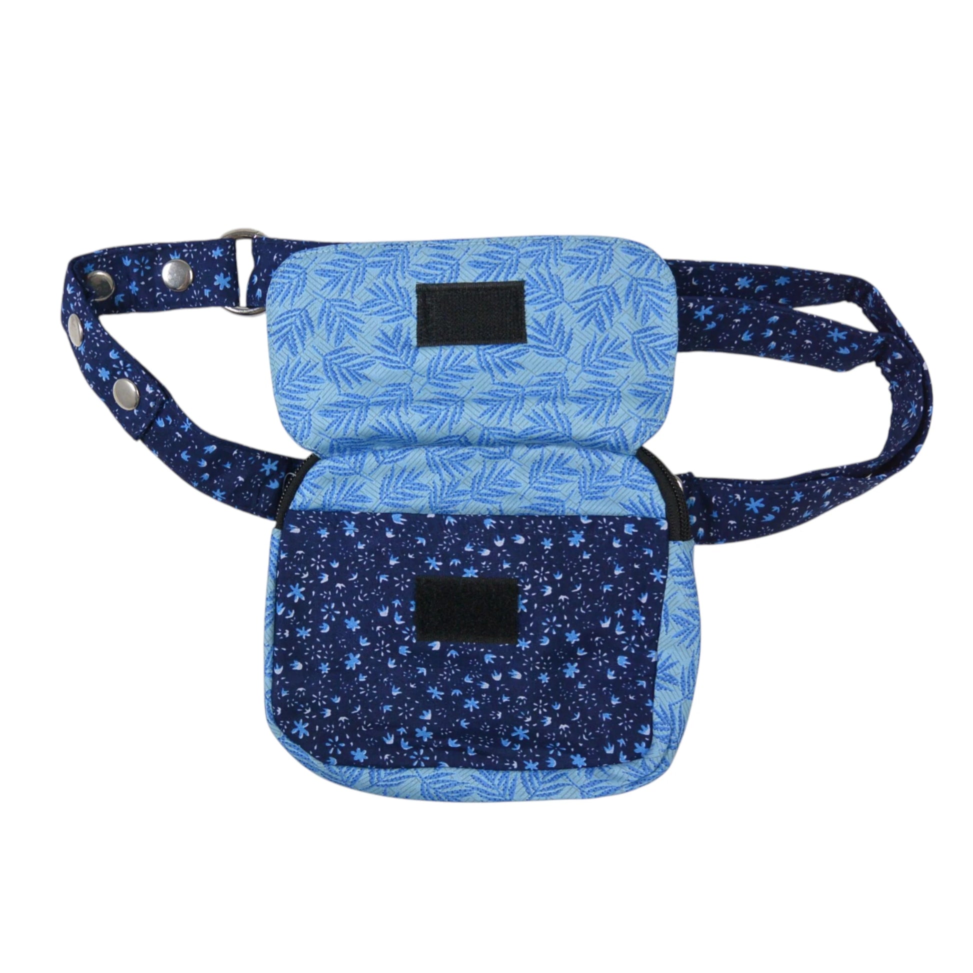 Nijens Beuteltasche Derby aus Baumwolle in Blau mit Blumenmuster, kompakte Gürteltasche für Kinder