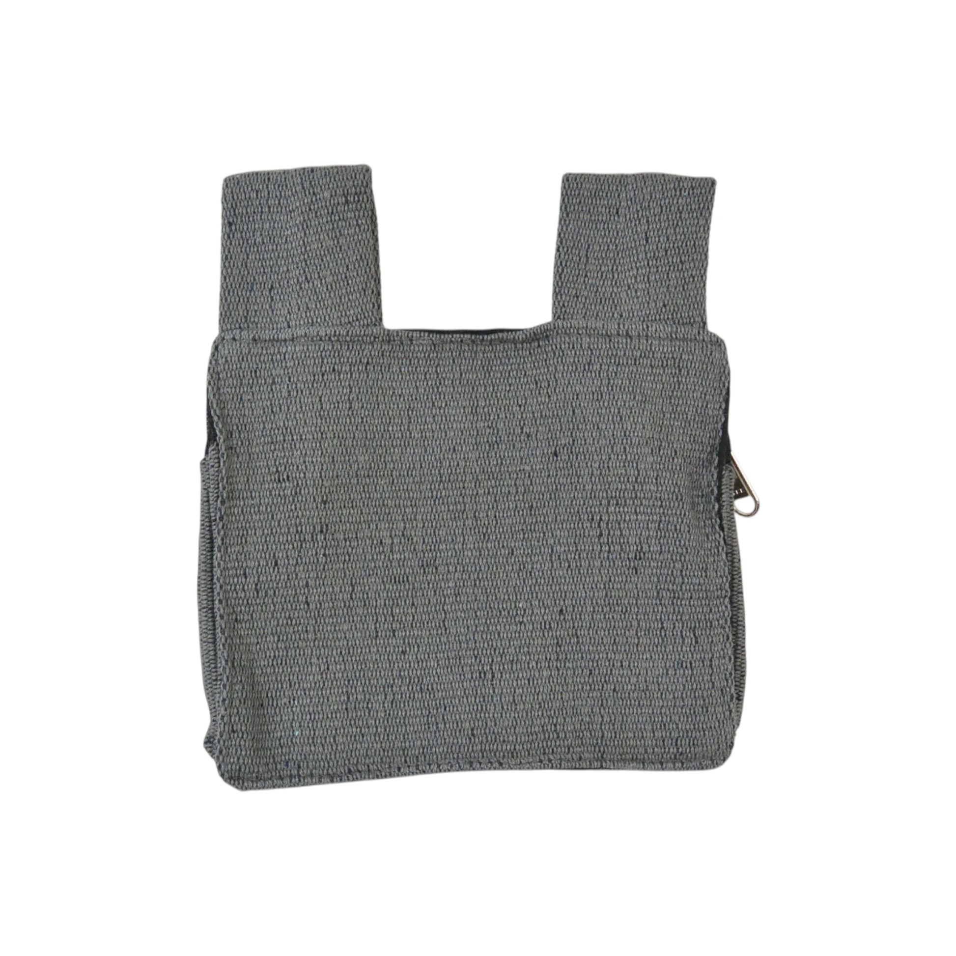 Rückseite der Stofftasche Delhi in Grau mit Gürtelschlaufen