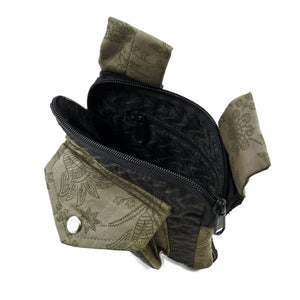 Beuteltasche Delhi aus Stoff in Grün-Schwarz mit praktischem Frontfach