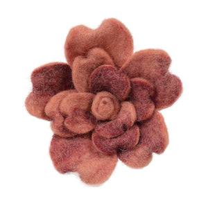Handgefilzter Haargummi mit Blüte in Braun-Rot, rustikaler Farb-Mix, Draufsicht